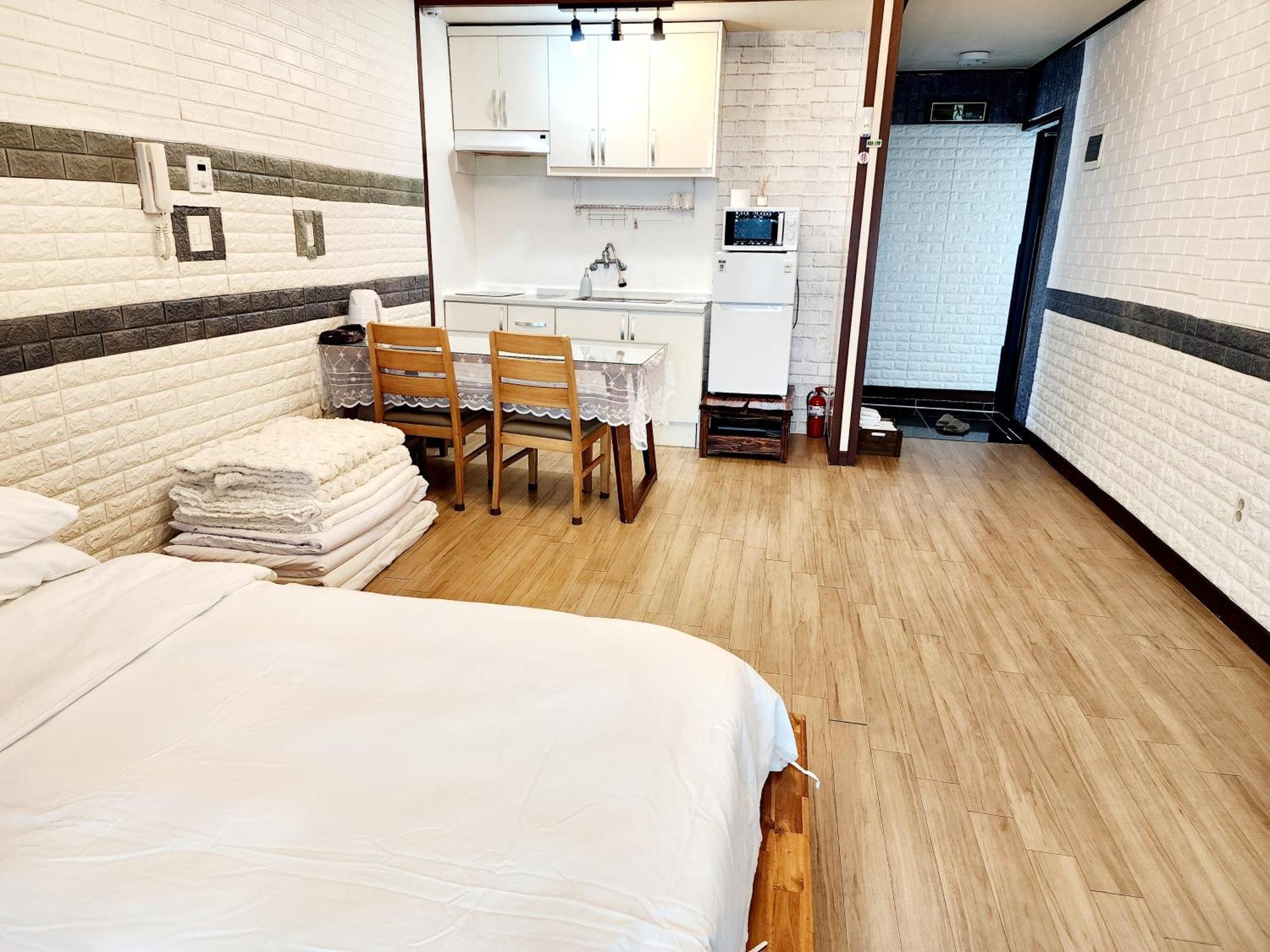 Pureun Jeju Pension Seogwipo Zimmer foto